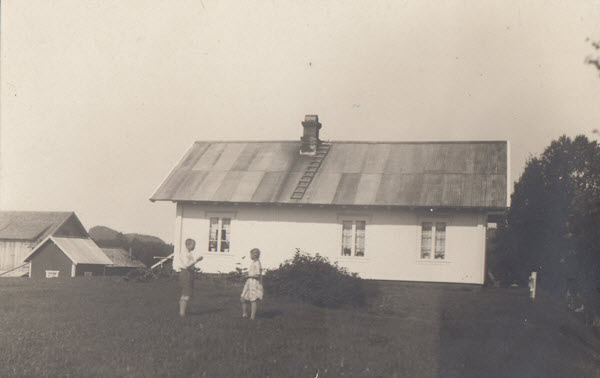 [Sundhaugen Opphus. Eva og Ståle Hagen ca 1924]